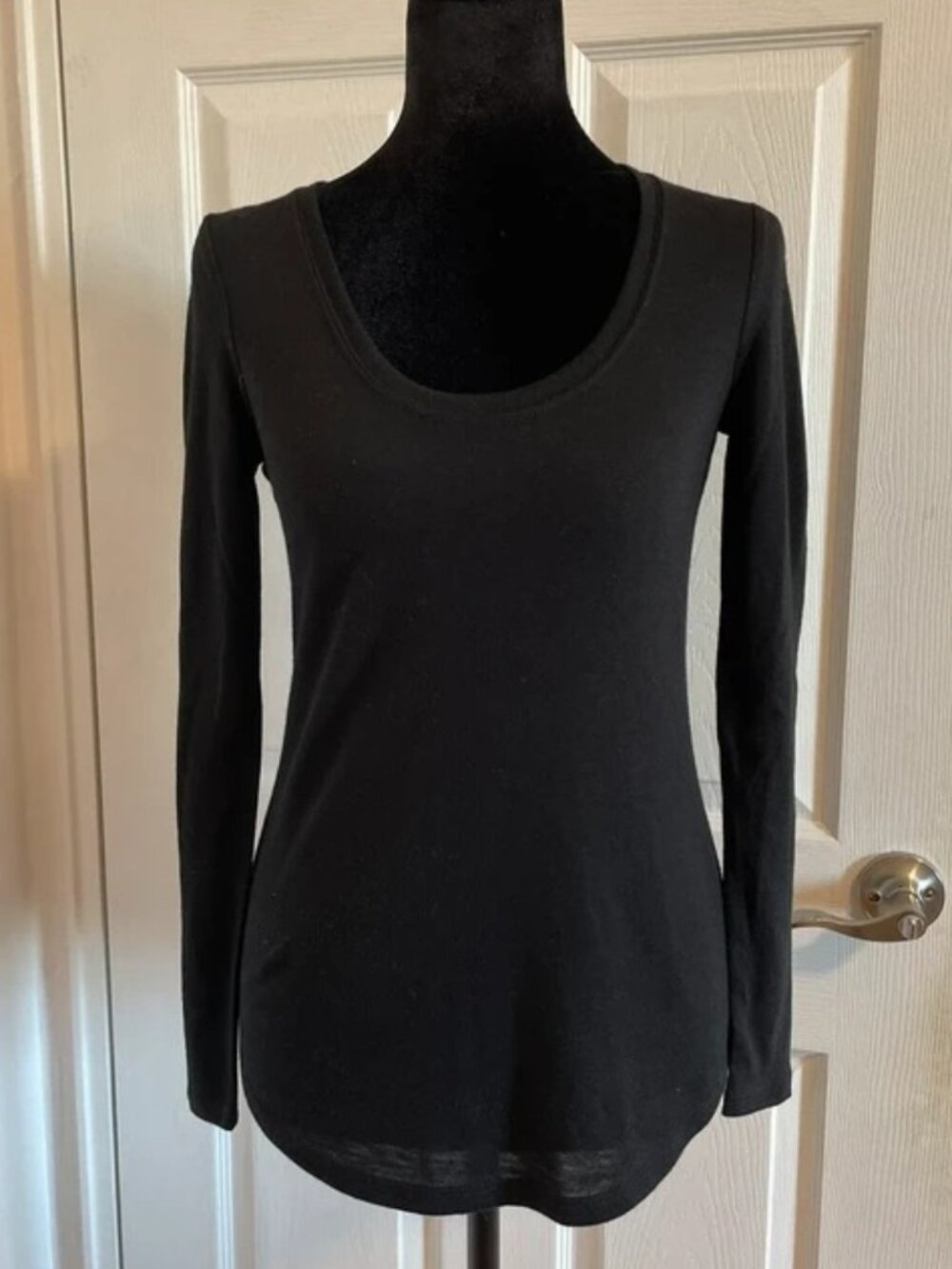 Ann Taylor Womenβs Black Long Sleeve Sweater XXS Petite NWT